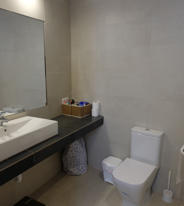 Bathroom Ibiza sale apartment 3 bedrooms groundfloor resa estates.jpg
